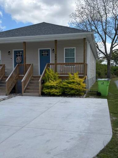 Main picture of 906 Fort Totten Dr