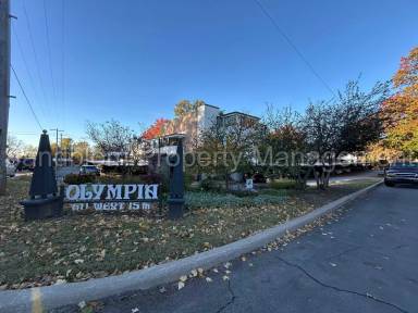 Main picture of 611 W 15th St