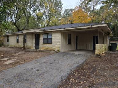 Main picture of 121 Marilyn St