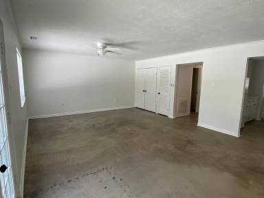 Main picture of 1912 Dave Ward Dr