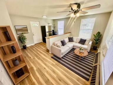 Main picture of 208 S 9th St