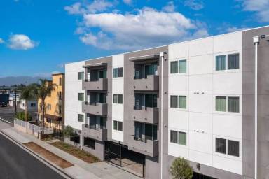 Main picture of 15755 Saticoy St