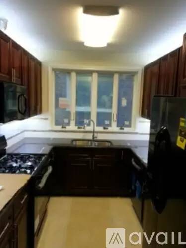 Main picture of 1736 E 34th St