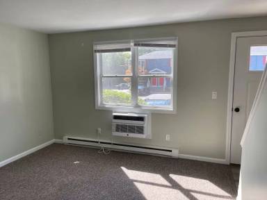 Main picture of 105 Lawrence St