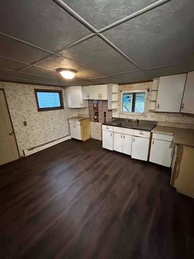 Main picture of 843 Main St