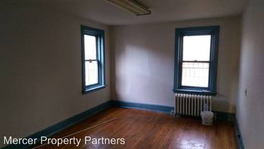 Main picture of 302 W State St