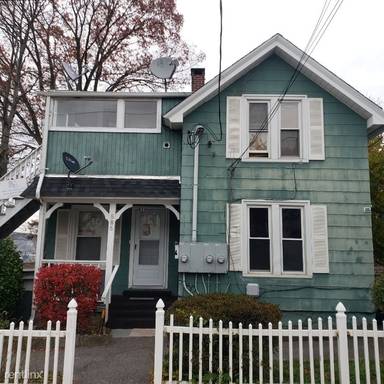 Main picture of 585 Wilson St
