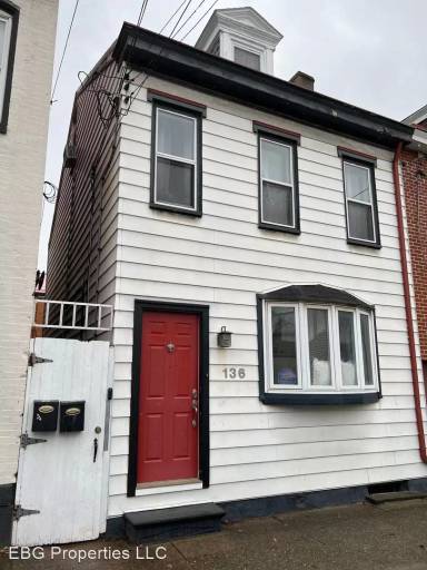Main picture of 136 S 18th St