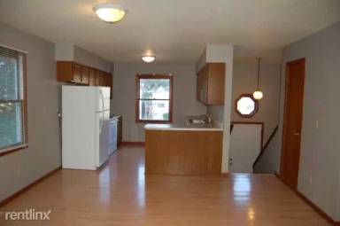 Main picture of 900 N Dodge St