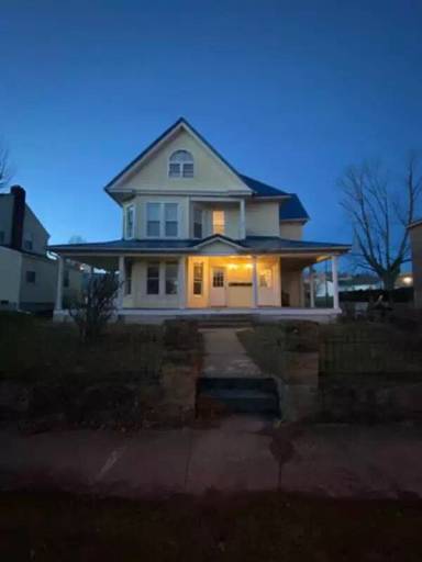 Main picture of 900 Highland Ave