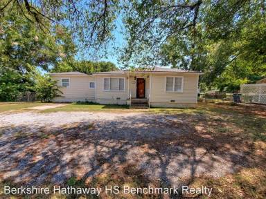 Main picture of 1011 N Rangeline St