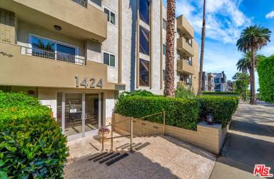 Main picture of 1424 N Poinsettia Pl