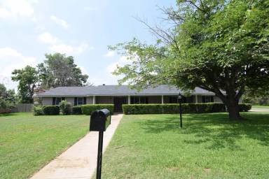 Main picture of 3300 Lake Ann Ave
