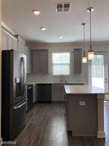 Main picture of 11102 Whistling Pine Way