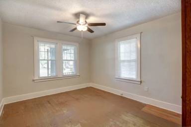 Main picture of 817 E 37th St