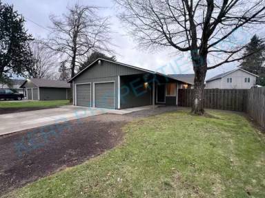 Main picture of 16122 SE Main St