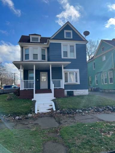 Main picture of 903 W 9th St