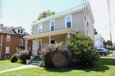 Main picture of 758 Locust St