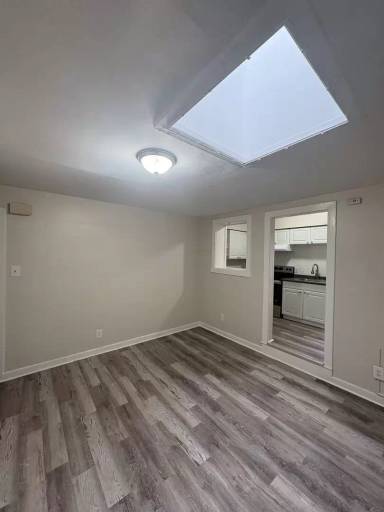 Main picture of 372 E High St