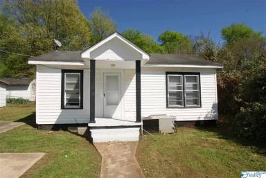 Main picture of 4003 Penny St SW