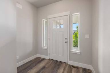 Main picture of 1787 W Boyles Ave