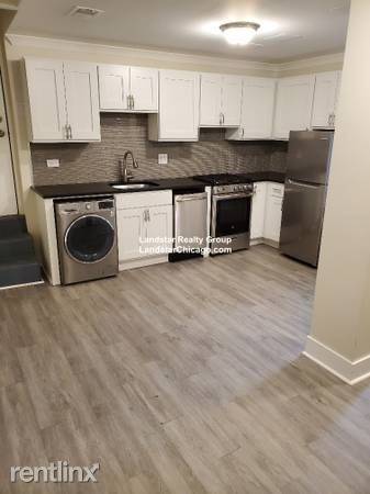 Main picture of 648 W Roscoe St