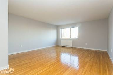 Main picture of 451 E 83rd St