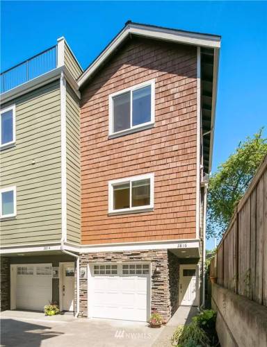 Main picture of 2816 E Spring St