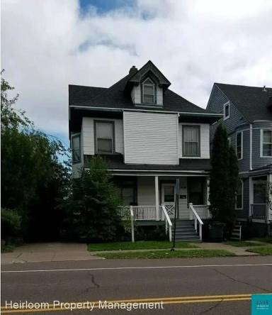 Main picture of 1830 E Superior St