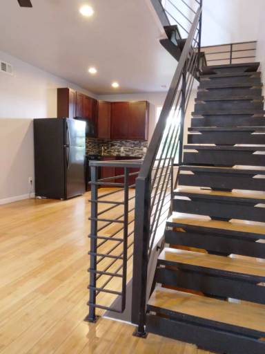 Main picture of 128 N Dearborn St