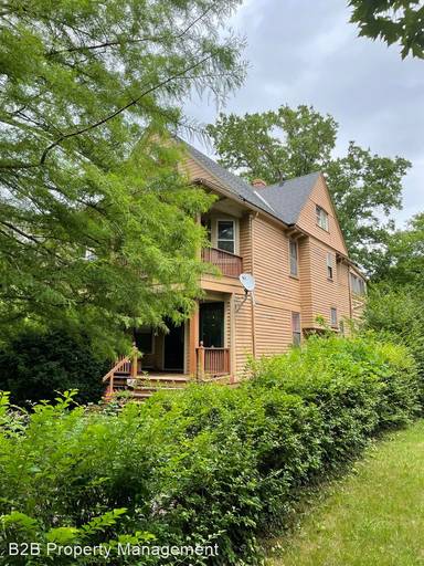 Main picture of 1339 W 111th St