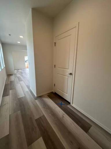 Main picture of 975 W 27th Ave