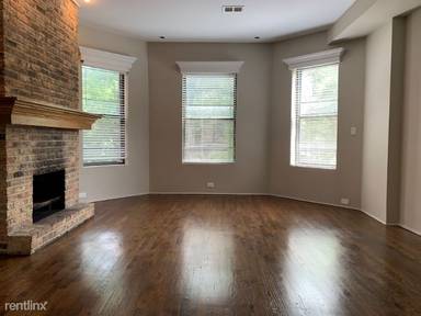 Main picture of 666 W Roscoe St