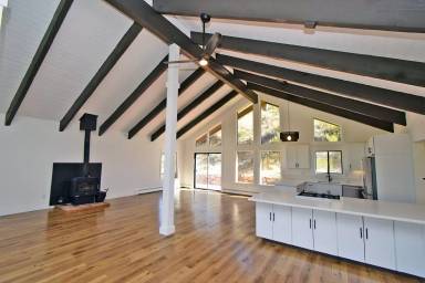 Main picture of 3627 Lakeview Rd