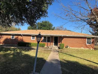 Main picture of 311 Santa Fe Dr