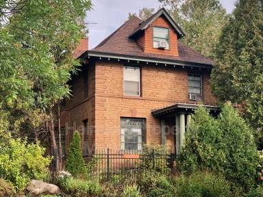 Main picture of 1621 E Superior St