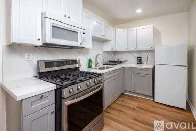 Main picture of 1179 W 38th St
