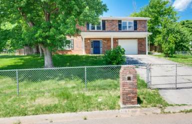 Main picture of 902 Dominion Dr
