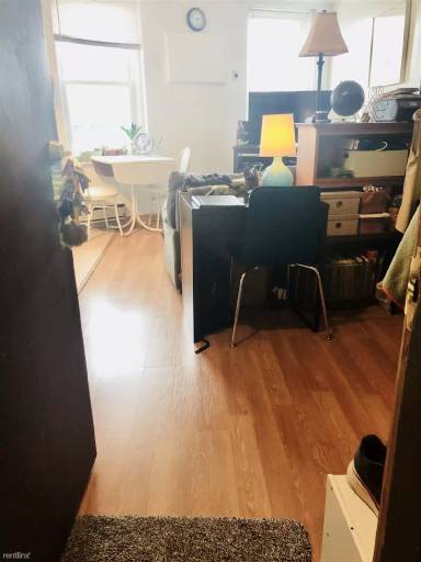Main picture of 1139 Broadway