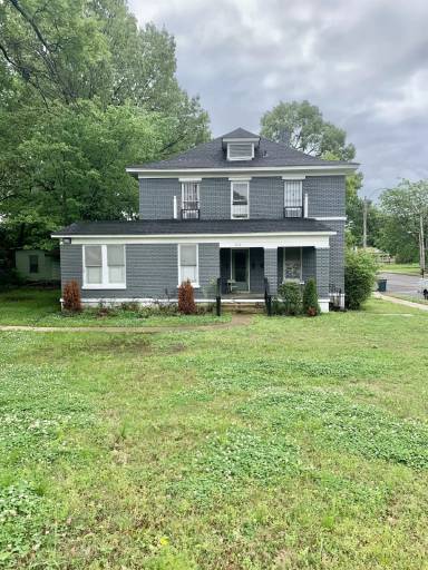 Main picture of 1111 N Parkway