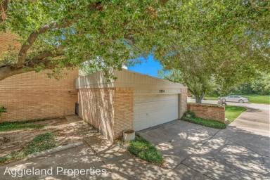 Main picture of 2912 Cherry Creek Cir