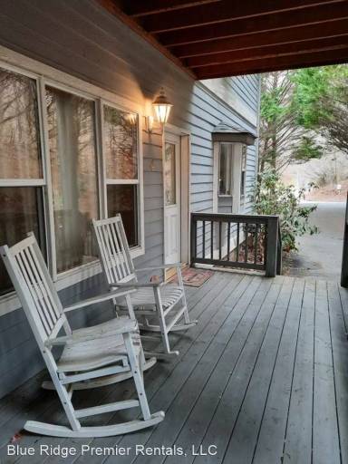 Main picture of 128 Olympic Dr