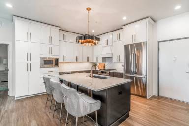 Main picture of 400 SW 7th St