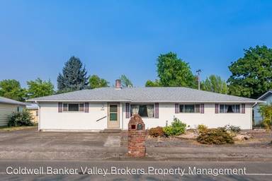 Main picture of 1630 NW Highland Dr