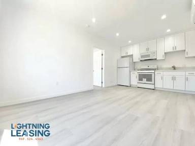 Main picture of 1669 West Blvd