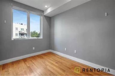 Main picture of 679 Grand St