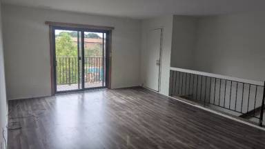 Main picture of 1204 N Oaks Blvd
