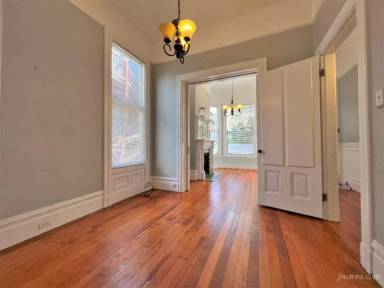 Main picture of 3531-3535-A 24 St