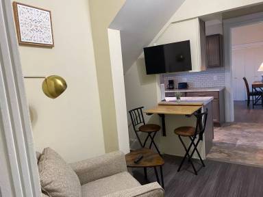 Main picture of 17 Hanna Pl