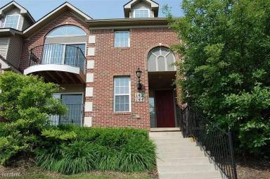 Main picture of 124 W Oakbrook Dr